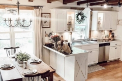 1589466583_Farmhouse-Kitchen-Ideas