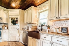 1589726664_Farmhouse-Kitchen-Ideas