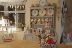 1589899563_Farmhouse-Table-Decor-Ideas