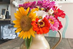 1595518905_Farmhouse-Table-Decor-Ideas